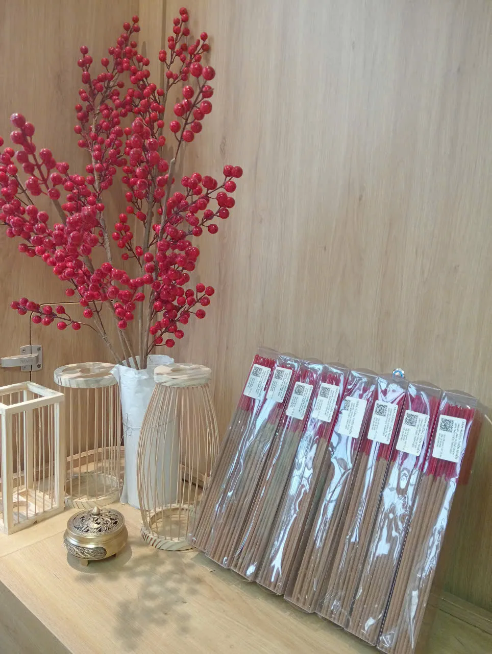 [200g Box] Natural Agarwood Incense Sticks – Premium Vietnamese Oud Incense (30–40 cm, Wholesale Grade)